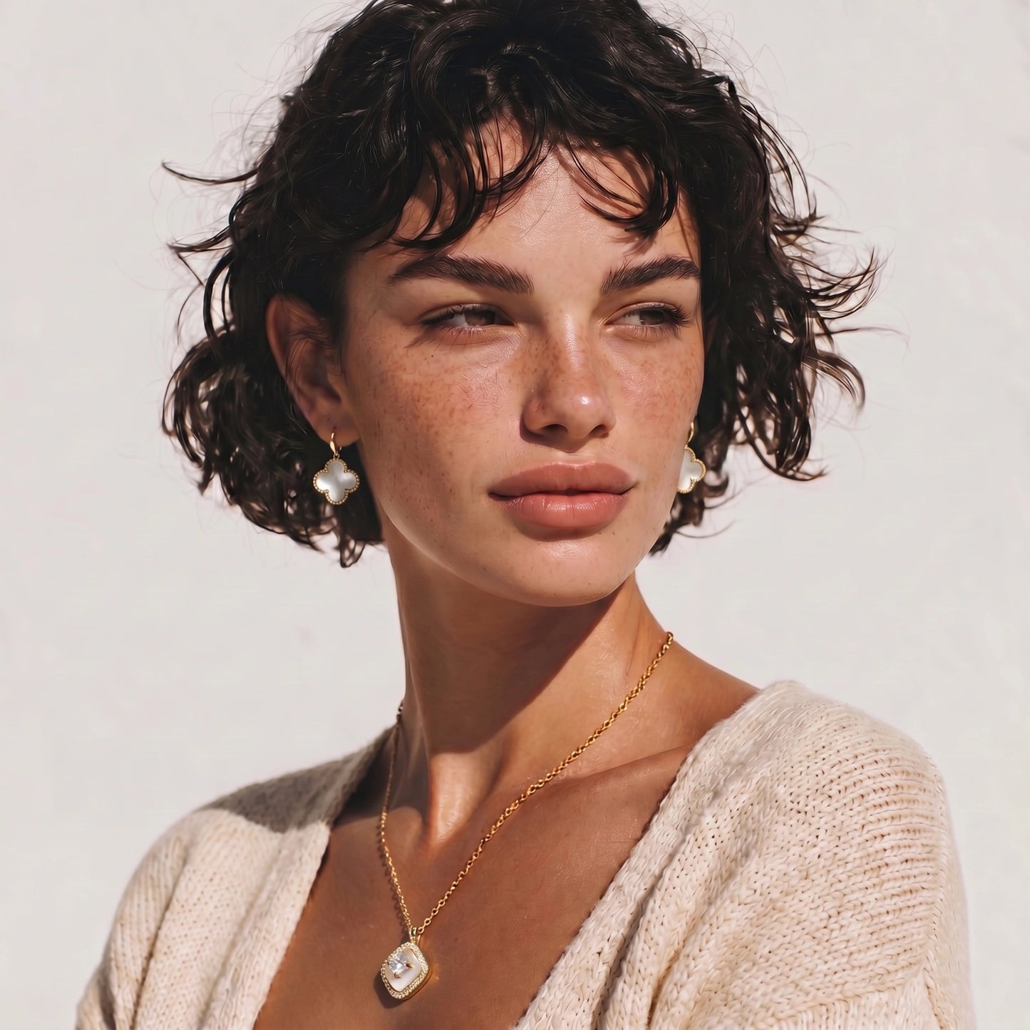 Golden Halo Pearl Pendant by MUKUN
